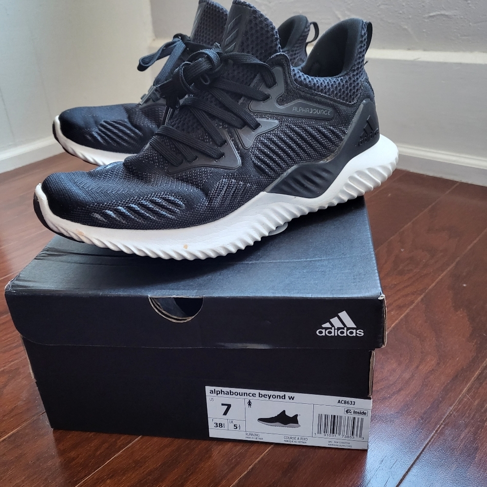 Women's Adidas sneakers